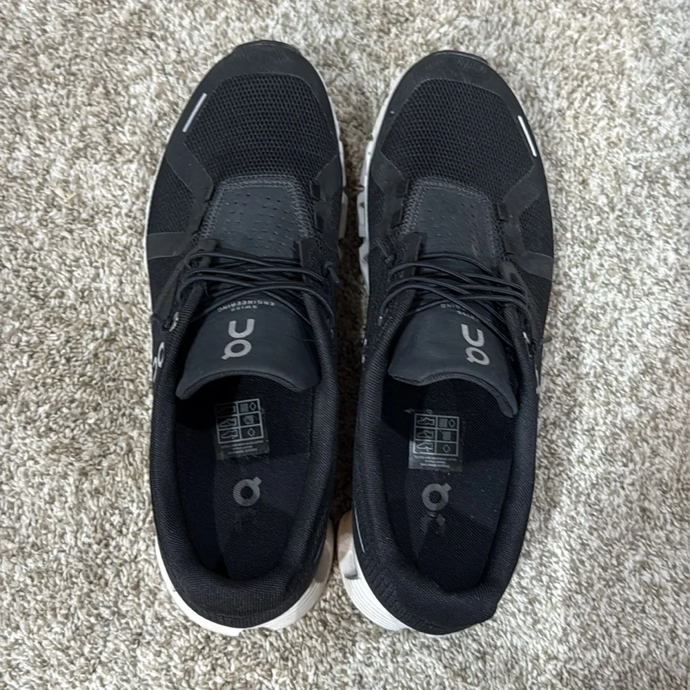 On Running Black and White Athletic Shoes with Cloud Cushioning Size 9.5 EUC - Picture 2 of 3